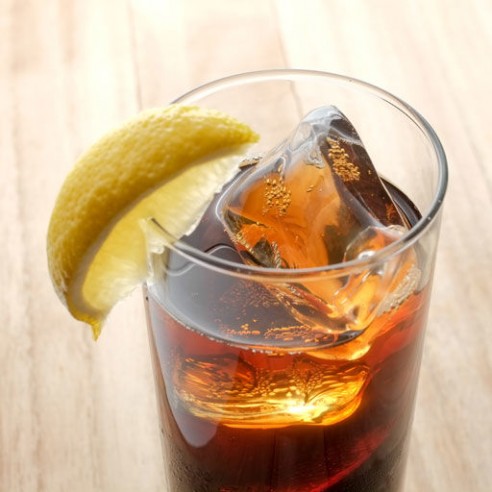 Rhum Brun Bacardi avec Coca-cola